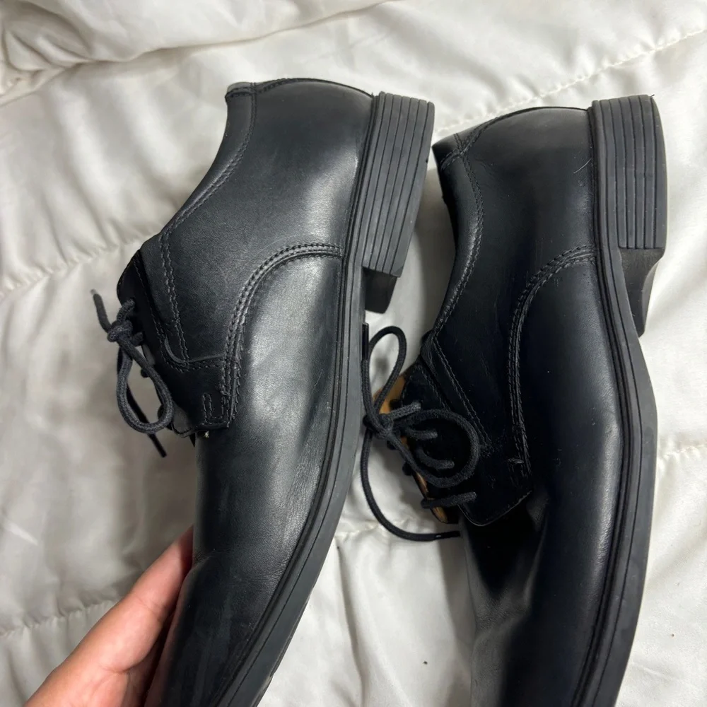 Clarks men’s confort black leather Oxford size 9.5M‎